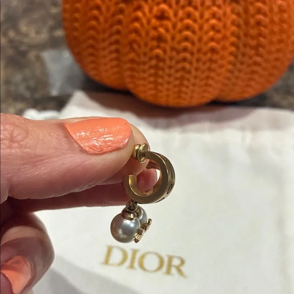 Dior Gold and Pearl Stud Earrings - Picture 6 of 10